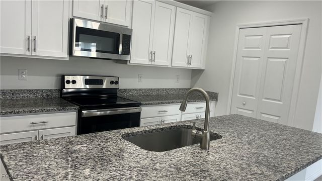 213 NW 9th ST, Cape Coral, FL 33993