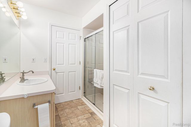 28692 Bayberry Park Drive, Livonia, MI 48154