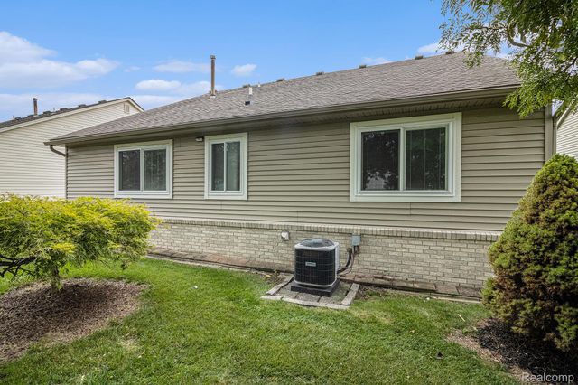 28692 Bayberry Park Drive, Livonia, MI 48154