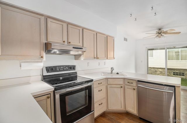 28692 Bayberry Park Drive, Livonia, MI 48154