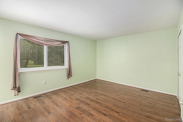 28692 Bayberry Park Drive, Livonia, MI 48154