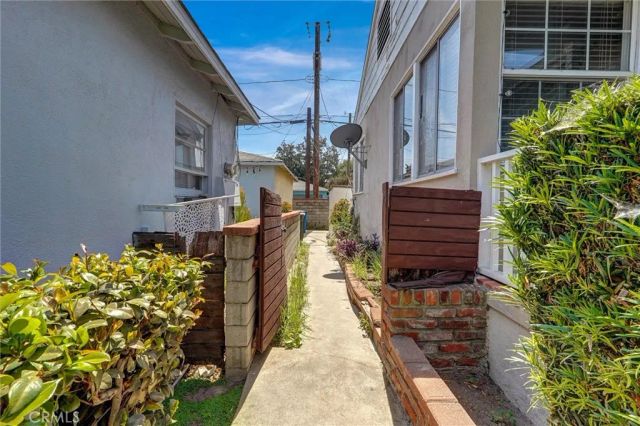 1212 W Victory Boulevard, Burbank, CA 91506