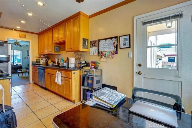 1212 W Victory Boulevard, Burbank, CA 91506