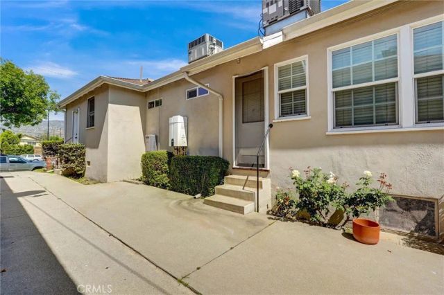 1212 W Victory Boulevard, Burbank, CA 91506