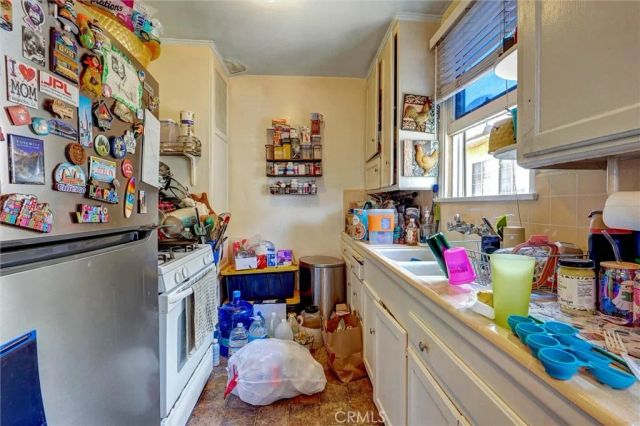 1212 W Victory Boulevard, Burbank, CA 91506