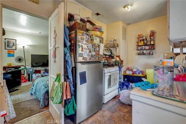 1212 W Victory Boulevard, Burbank, CA 91506