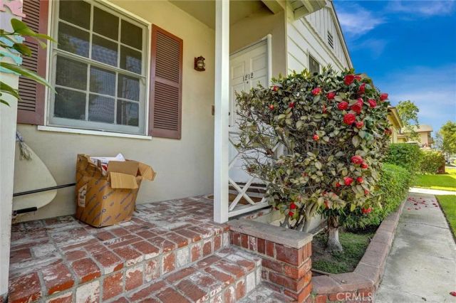 1212 W Victory Boulevard, Burbank, CA 91506