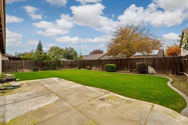 11418 Trabancos Drive, Bakersfield, CA 93311