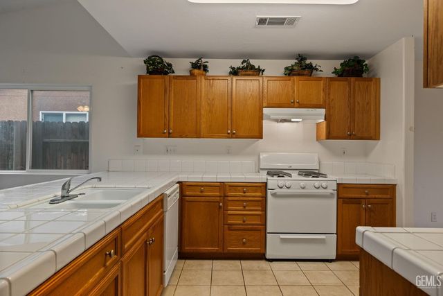 11418 Trabancos Drive, Bakersfield, CA 93311