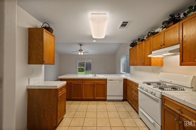 11418 Trabancos Drive, Bakersfield, CA 93311