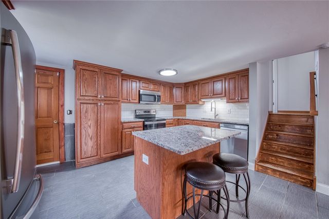 540 Morningstar Dr, Franklin Twp, PA 16117