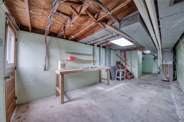 540 Morningstar Dr, Franklin Twp, PA 16117