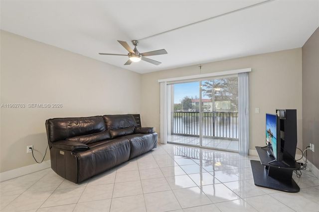 850 SW 138th Ave 208D, Pembroke Pines, FL 33027