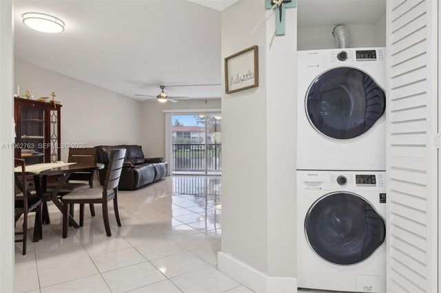 850 SW 138th Ave 208D, Pembroke Pines, FL 33027