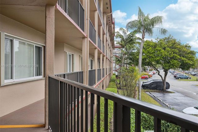 850 SW 138th Ave 208D, Pembroke Pines, FL 33027