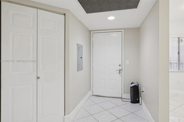 850 SW 138th Ave 208D, Pembroke Pines, FL 33027