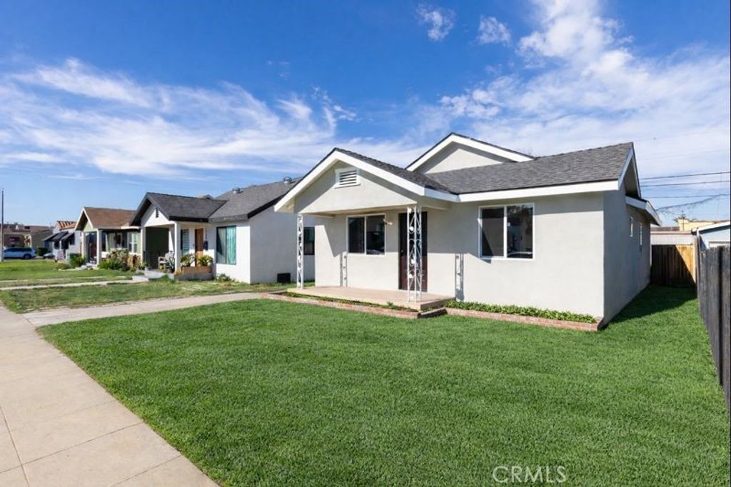 Image 12 of property listing at 1845 W 66th, Los Angeles, CA 90047