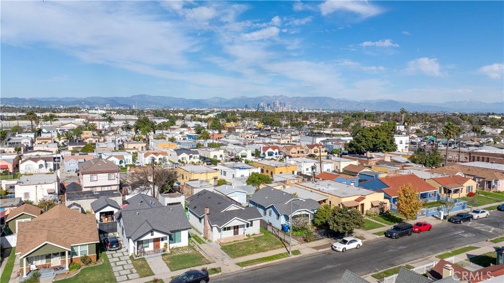 Image 13 of property listing at 1845 W 66th, Los Angeles, CA 90047