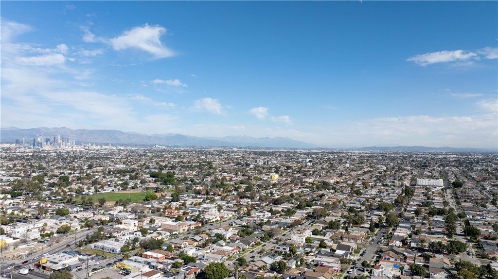 Image 15 of property listing at 1845 W 66th, Los Angeles, CA 90047