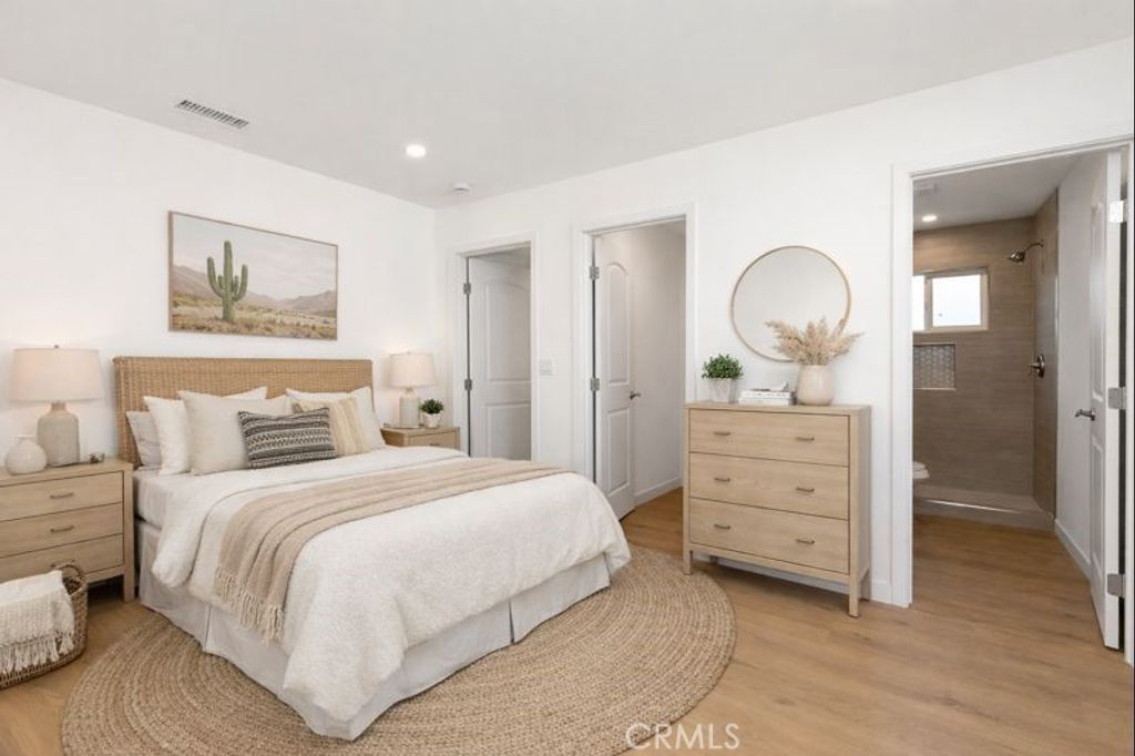 Image 5 of property listing at 1845 W 66th, Los Angeles, CA 90047