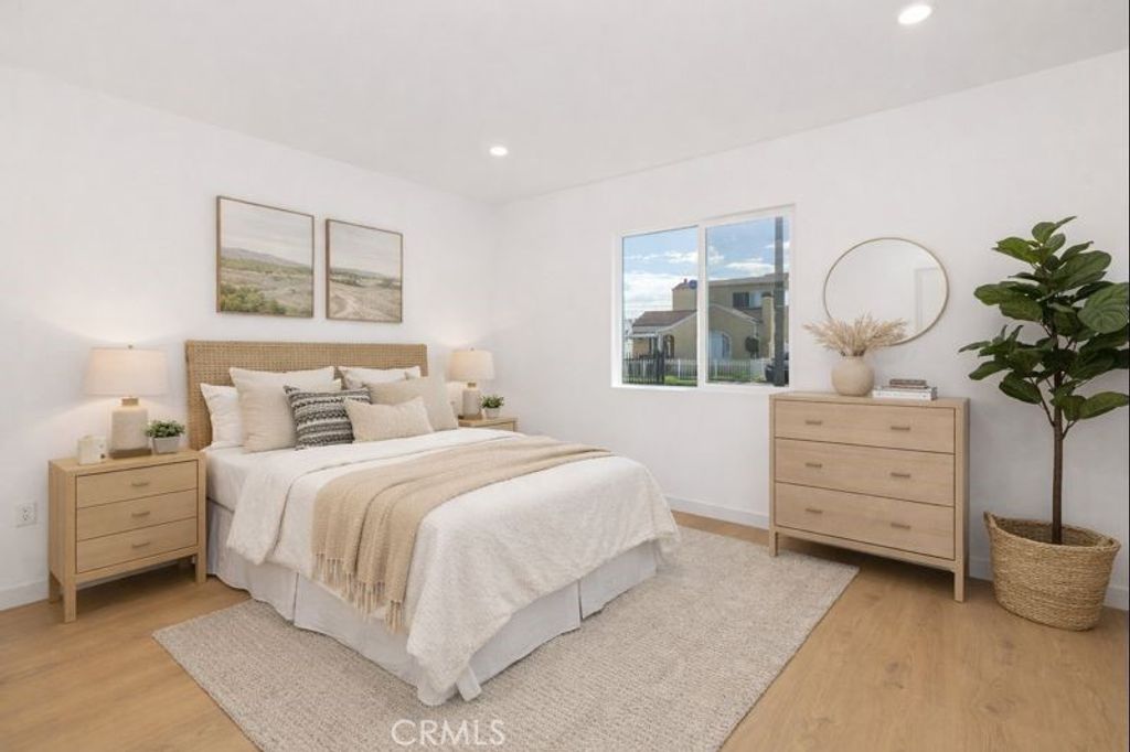 Image 7 of property listing at 1845 W 66th, Los Angeles, CA 90047