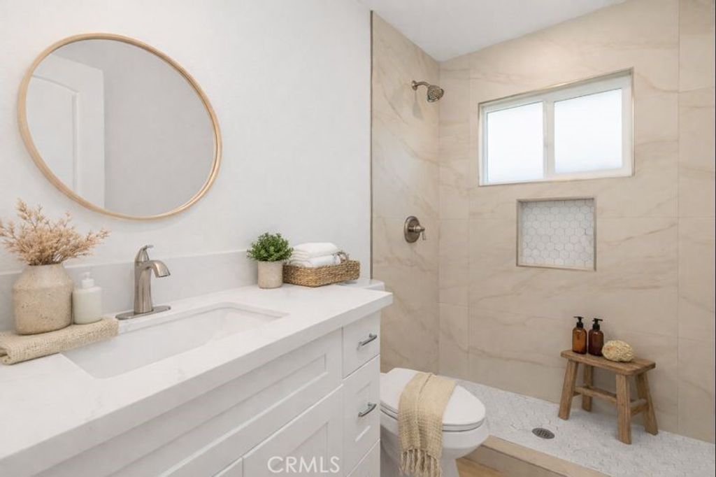 Image 8 of property listing at 1845 W 66th, Los Angeles, CA 90047