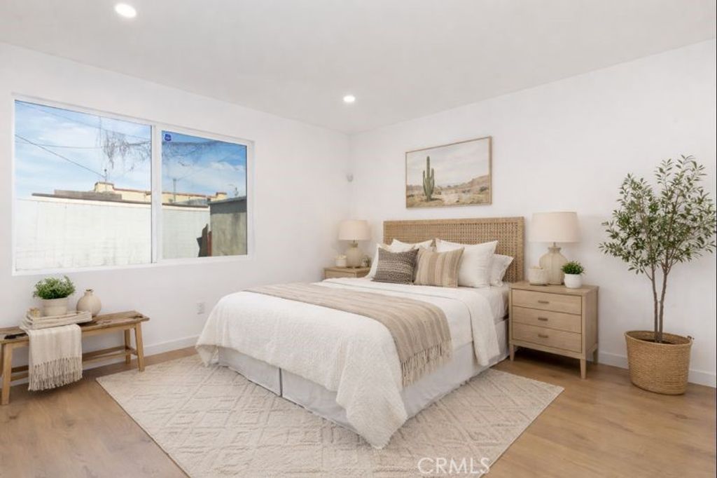 Image 9 of property listing at 1845 W 66th, Los Angeles, CA 90047