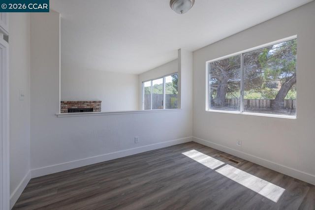 200 Oriole Ct, Hercules, CA 94547