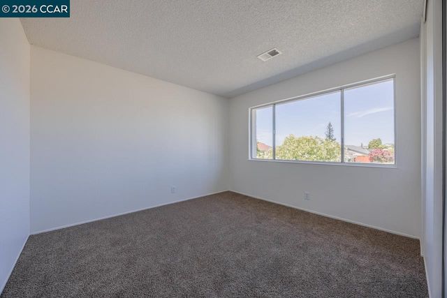 200 Oriole Ct, Hercules, CA 94547
