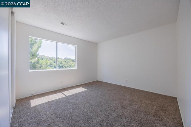 200 Oriole Ct, Hercules, CA 94547