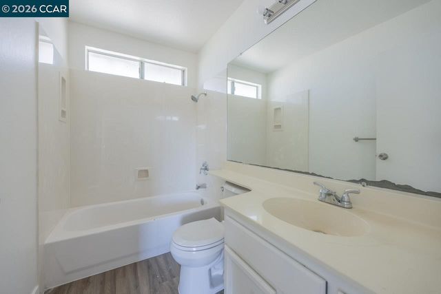 200 Oriole Ct, Hercules, CA 94547