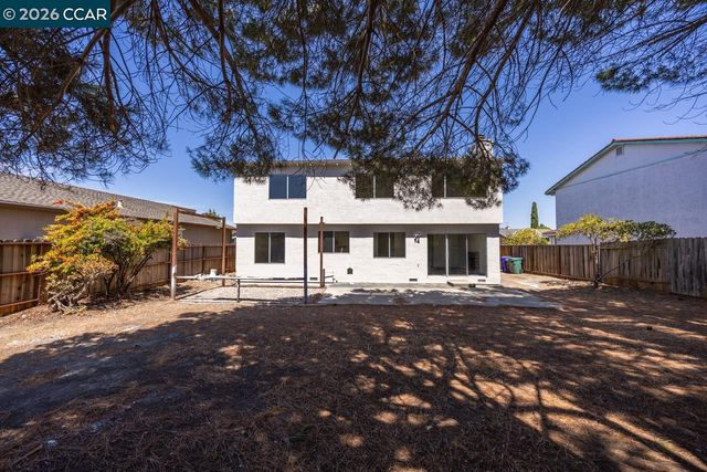 200 Oriole Ct, Hercules, CA 94547