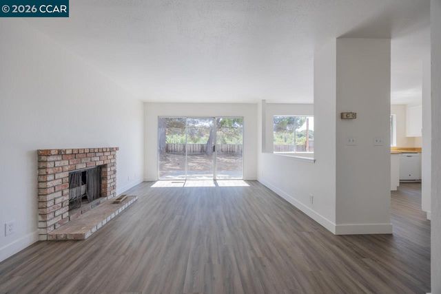 200 Oriole Ct, Hercules, CA 94547