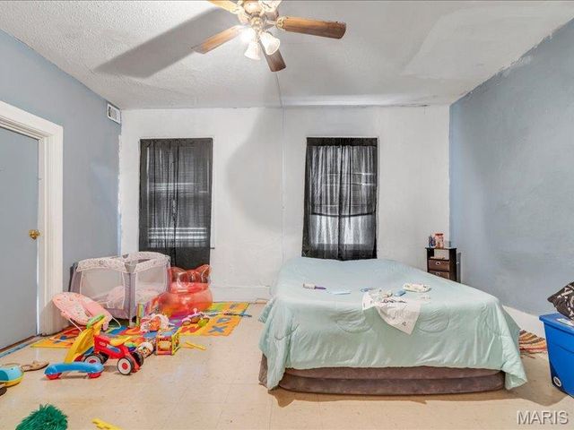 8035 N Broadway, St Louis, MO 63147