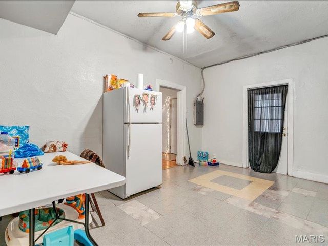 8035 N Broadway, St Louis, MO 63147