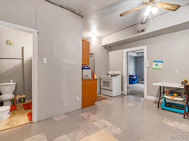 8035 N Broadway, St Louis, MO 63147