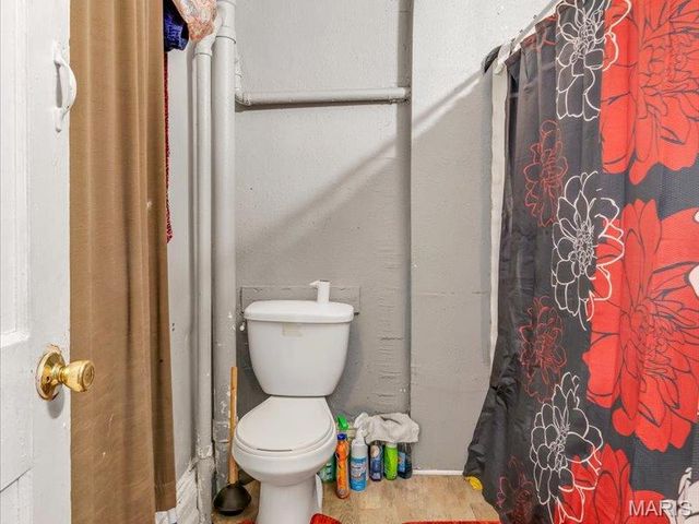 8035 N Broadway, St Louis, MO 63147