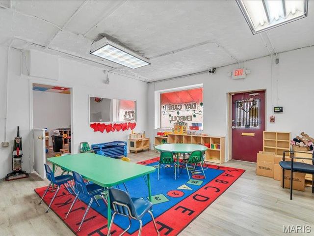 8035 N Broadway, St Louis, MO 63147