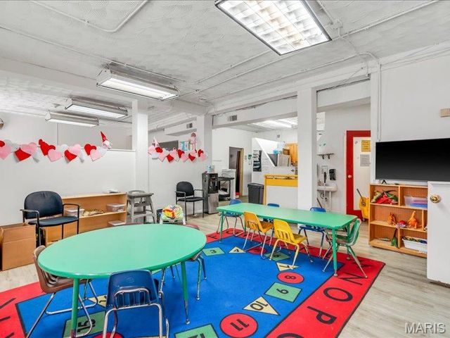 8035 N Broadway, St Louis, MO 63147