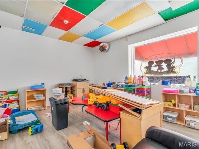 8035 N Broadway, St Louis, MO 63147