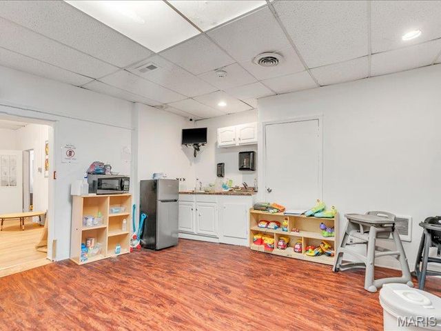 8035 N Broadway, St Louis, MO 63147