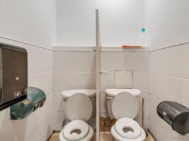 8035 N Broadway, St Louis, MO 63147