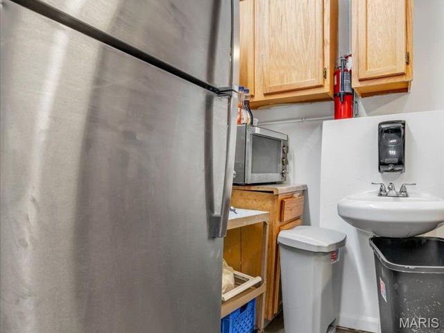 8035 N Broadway, St Louis, MO 63147