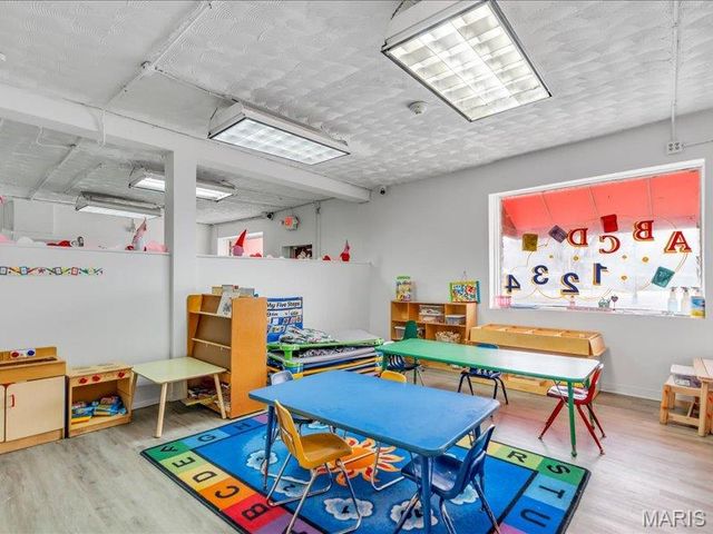 8035 N Broadway, St Louis, MO 63147