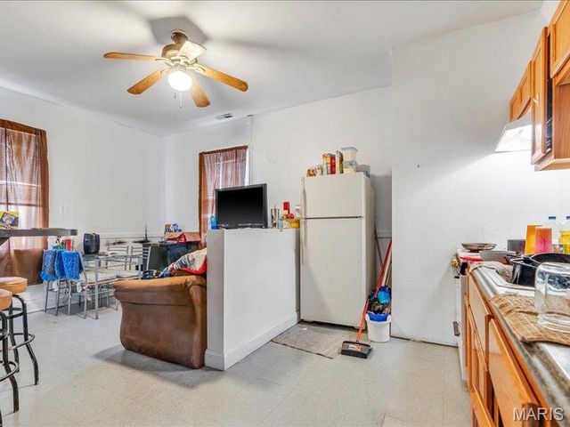 8035 N Broadway, St Louis, MO 63147