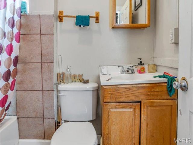 8035 N Broadway, St Louis, MO 63147