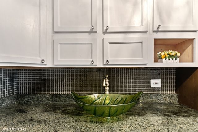 655 W IRVING PARK Road 1911, Chicago, IL 60613