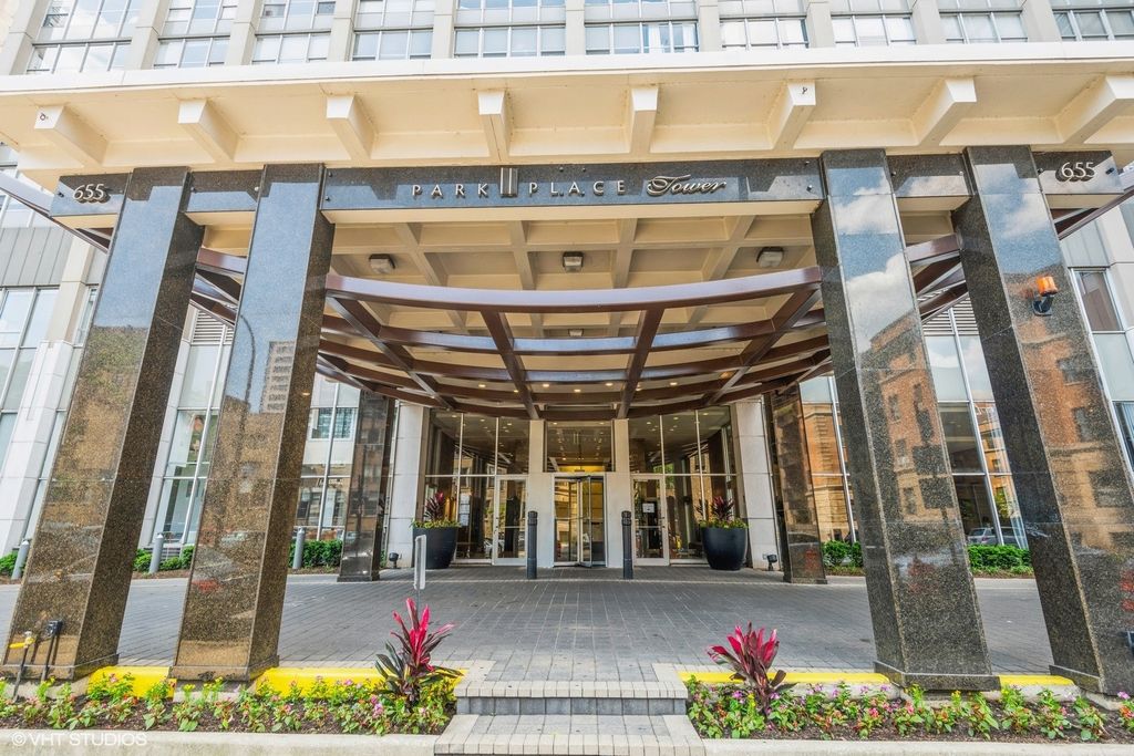 655 W IRVING PARK Road 1911, Chicago, IL 60613
