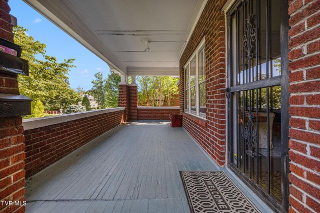 610 East Unaka Avenue, Johnson City, TN 37601