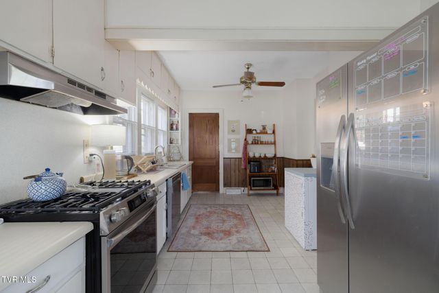 610 East Unaka Avenue, Johnson City, TN 37601